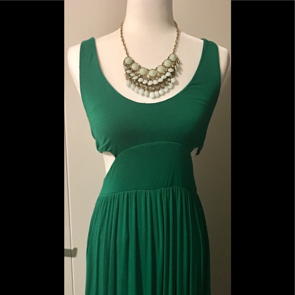 Beautiful emerald green maxi dress by shoe dazzle